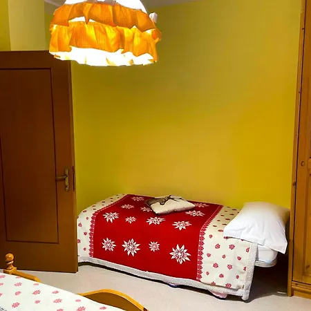 - Stefania Pescocostanzo